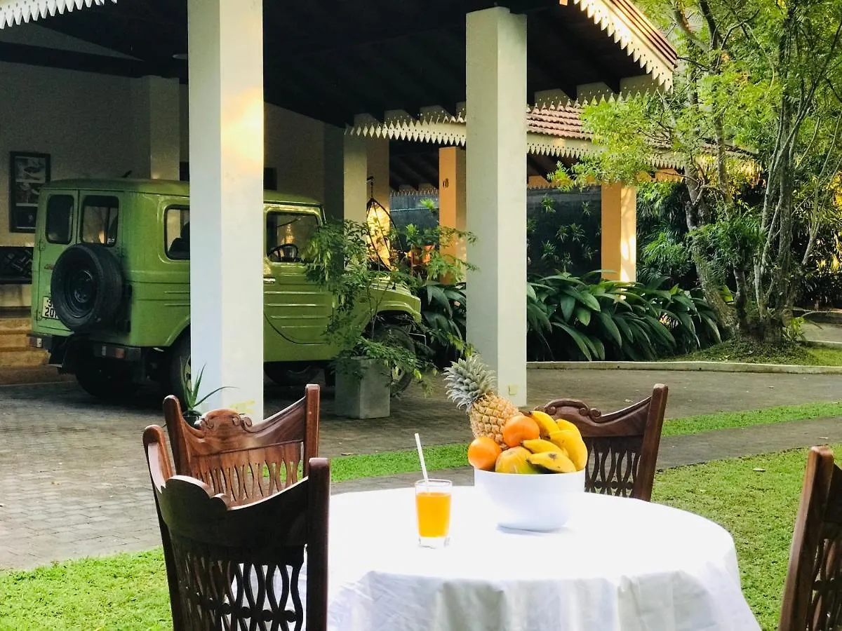 Ceylon Kingsmen Garden - Katunayake Airport Transit Hotels 尼甘布