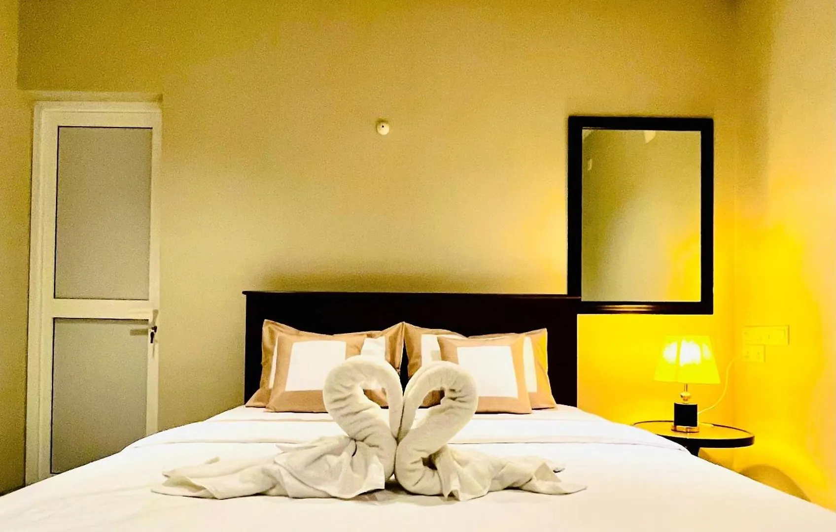 Ceylon Kingsmen Garden - Katunayake Airport Transit Hotels 尼甘布