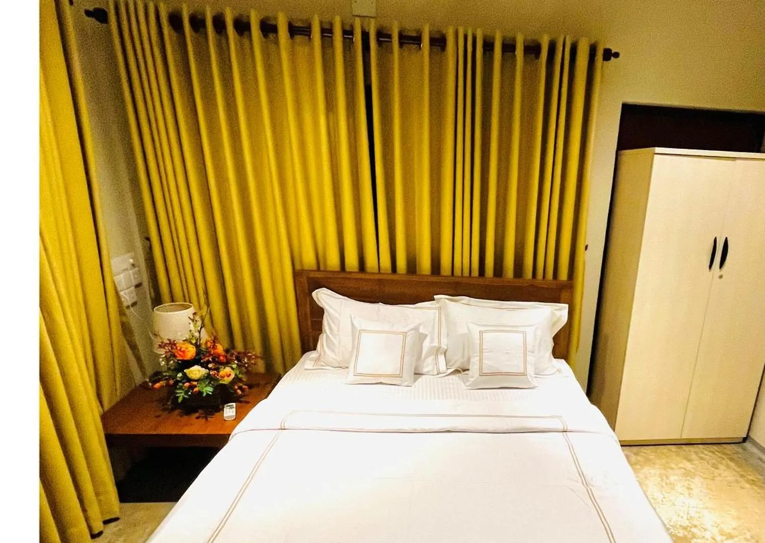 Ceylon Kingsmen Garden - Katunayake Airport Transit Hotels 尼甘布
