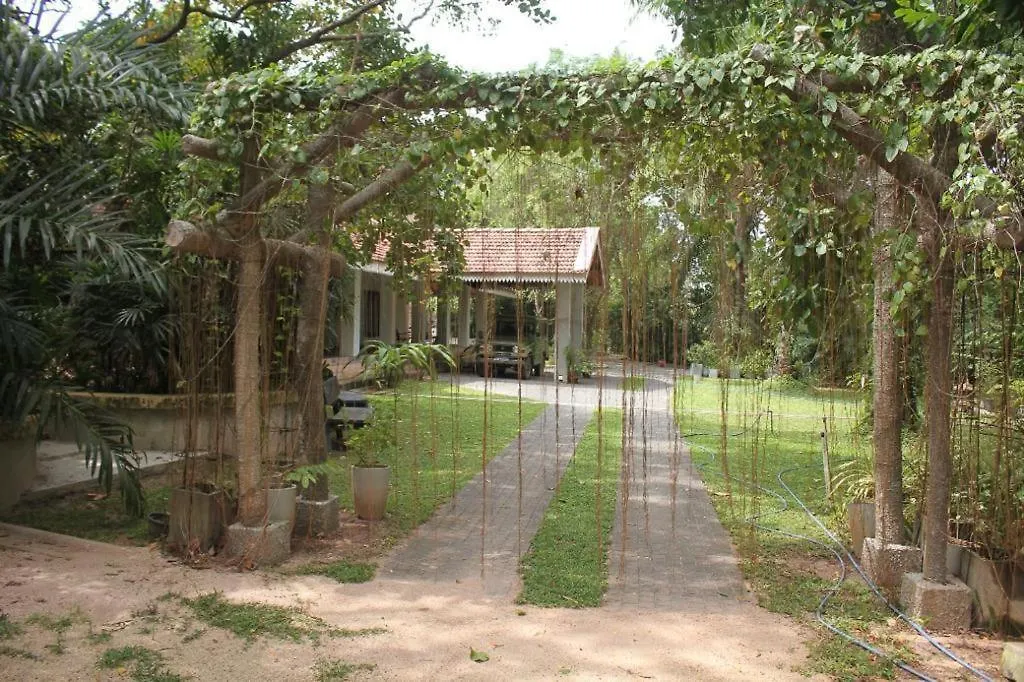 Ceylon Kingsmen Garden - Katunayake Airport Transit Hotels Negombo