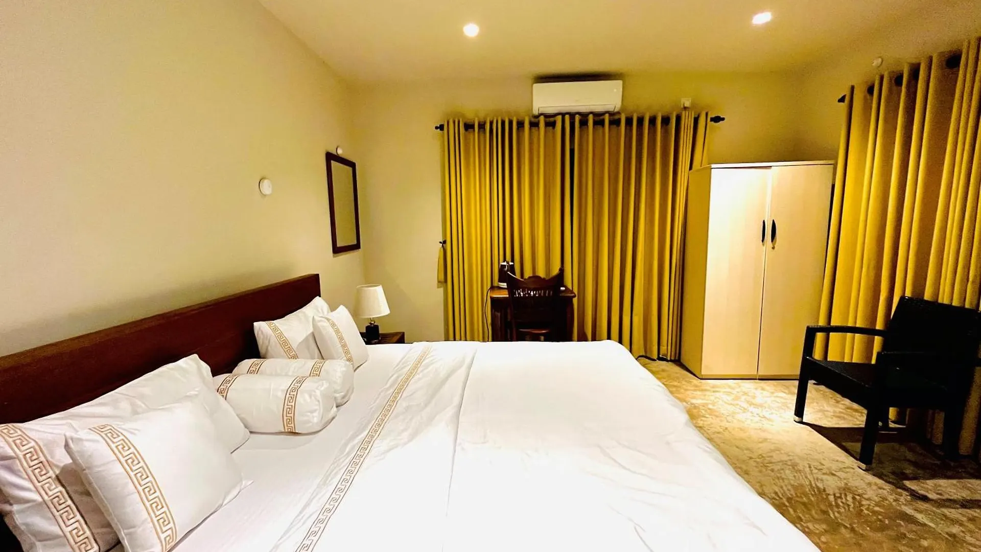 Ceylon Kingsmen Garden - Katunayake Airport Transit Hotels Negombo