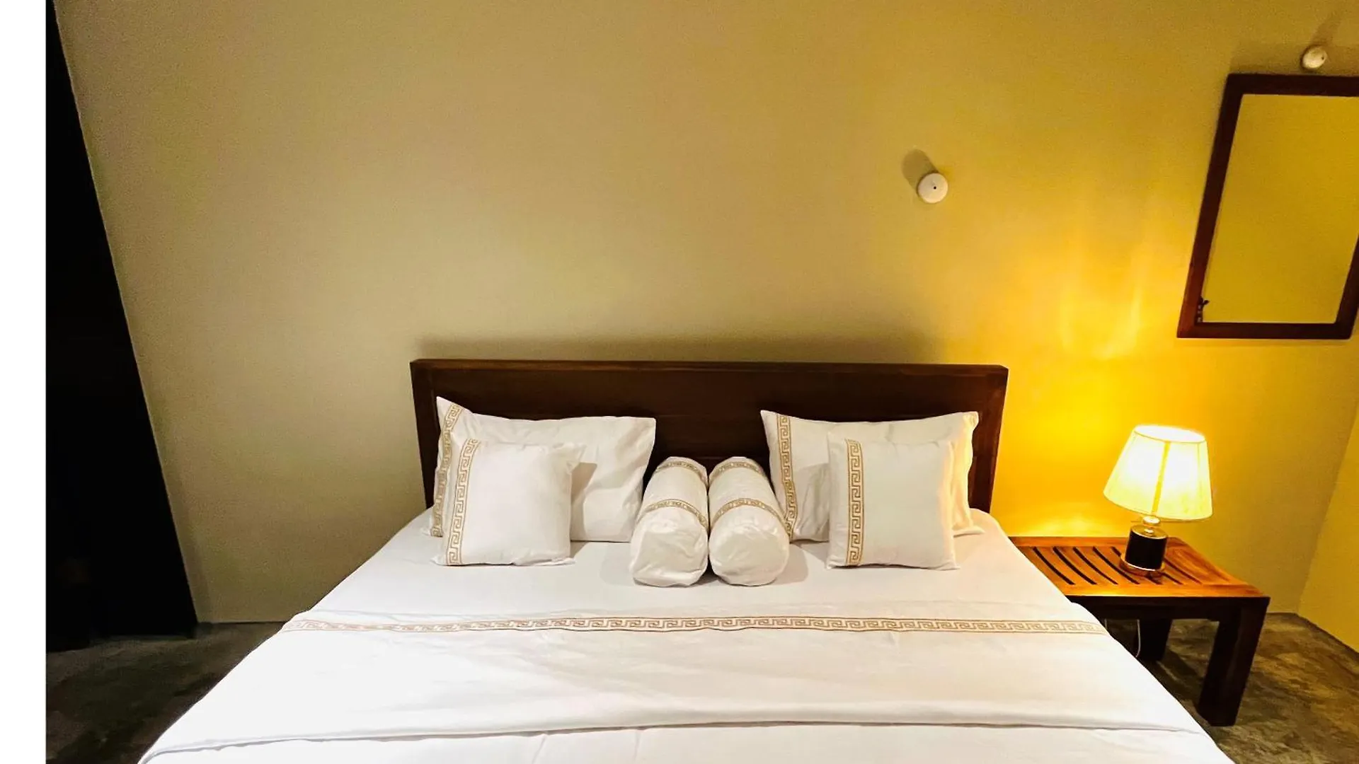 Ceylon Kingsmen Garden - Katunayake Airport Transit Hotels Negombo