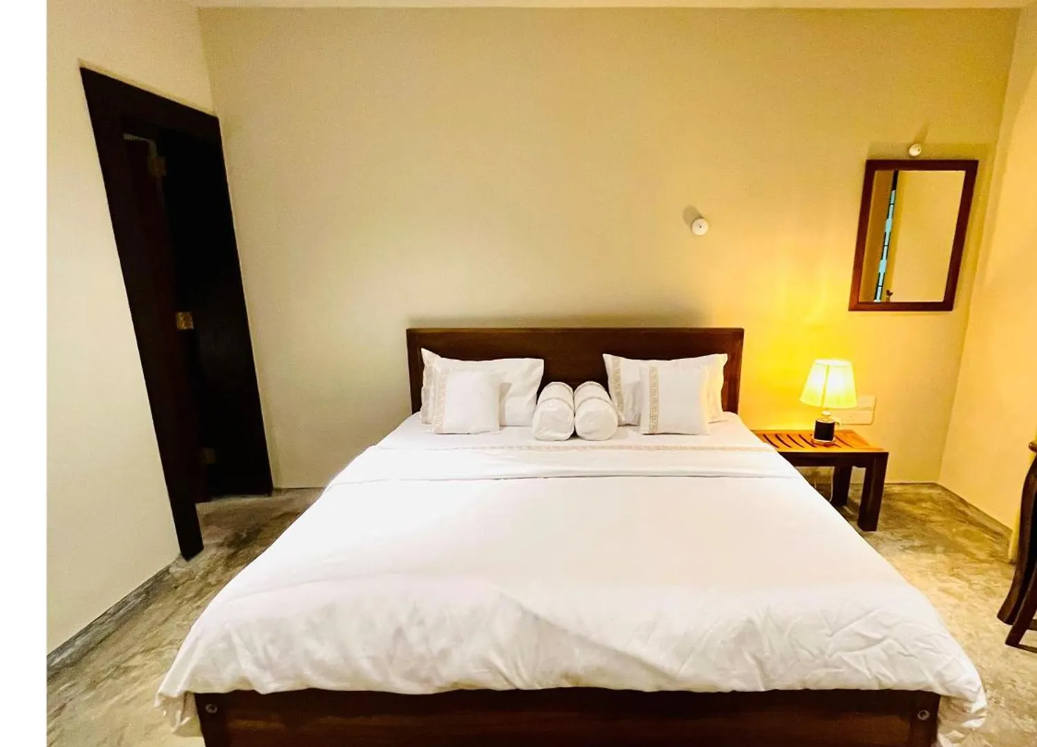 Ceylon Kingsmen Garden - Katunayake Airport Transit Hotels Negombo