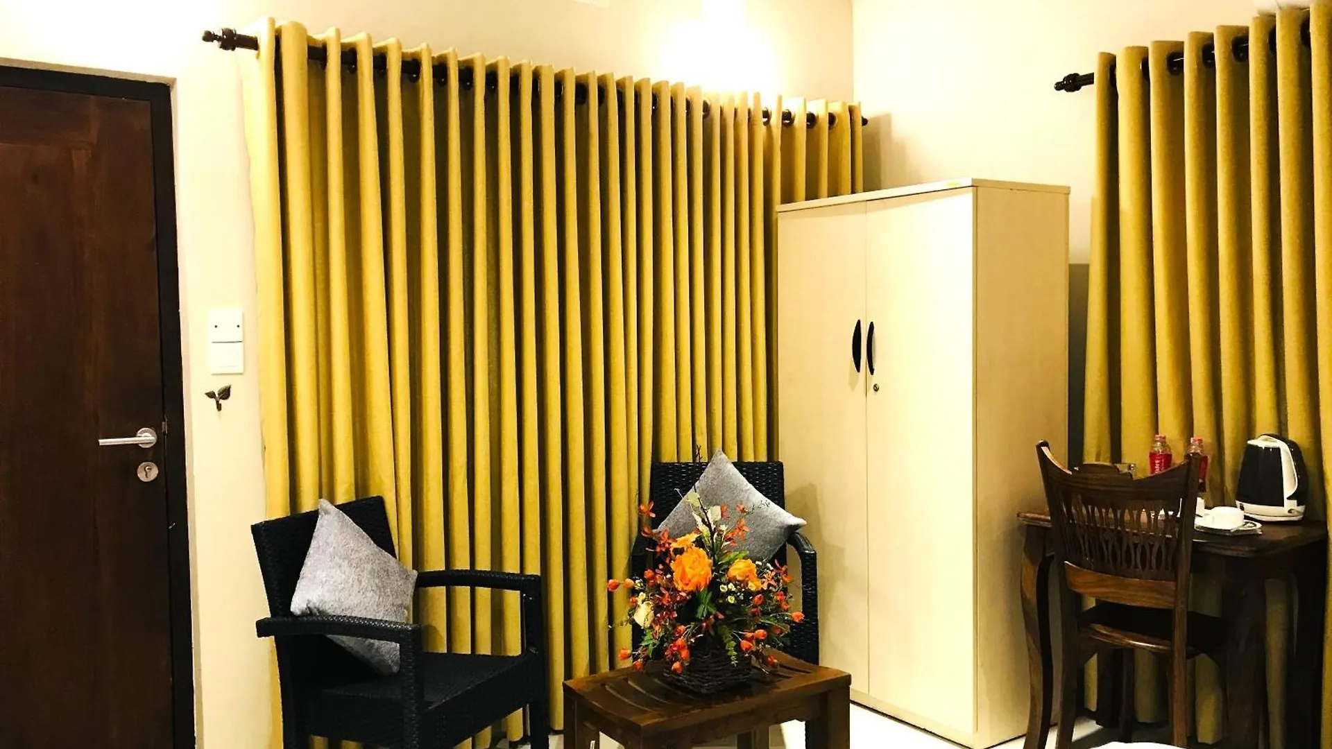 Ceylon Kingsmen Garden - Katunayake Airport Transit Hotels Negombo