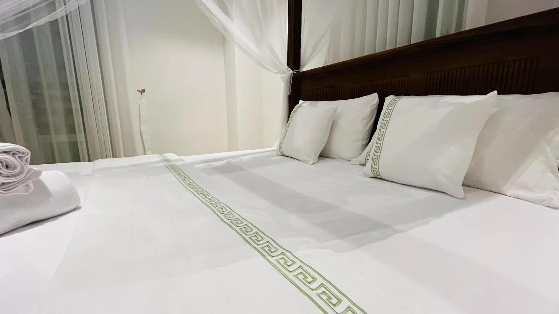 Ceylon Kingsmen Garden - Katunayake Airport Transit Hotels Negombo