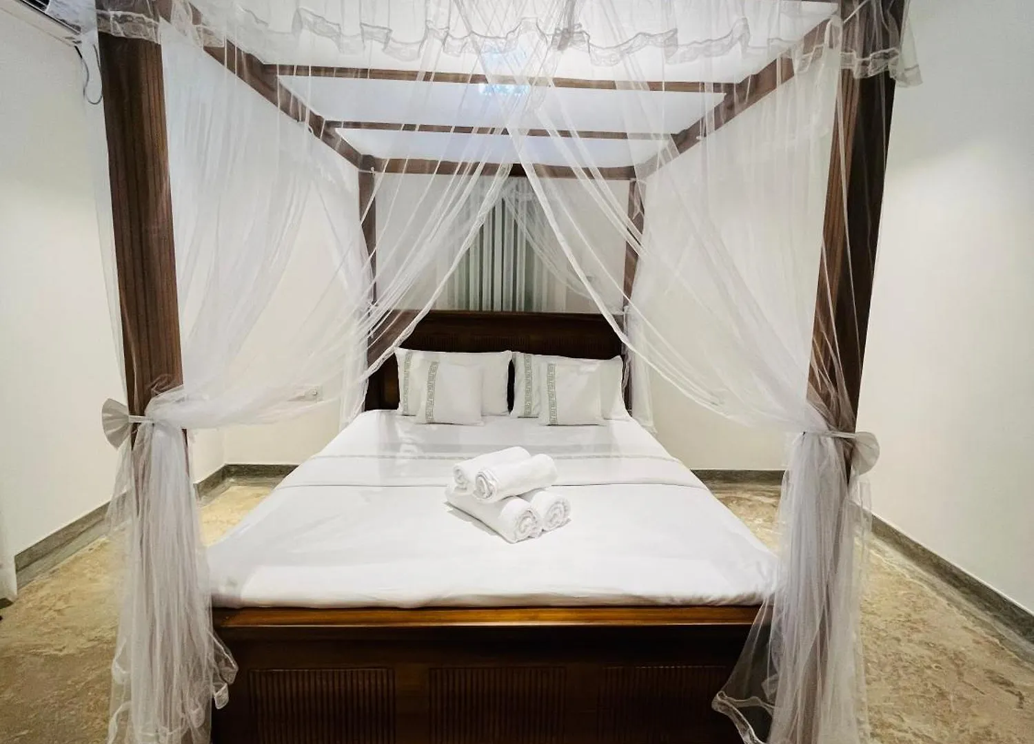Ceylon Kingsmen Garden - Katunayake Airport Transit Hotels Negombo
